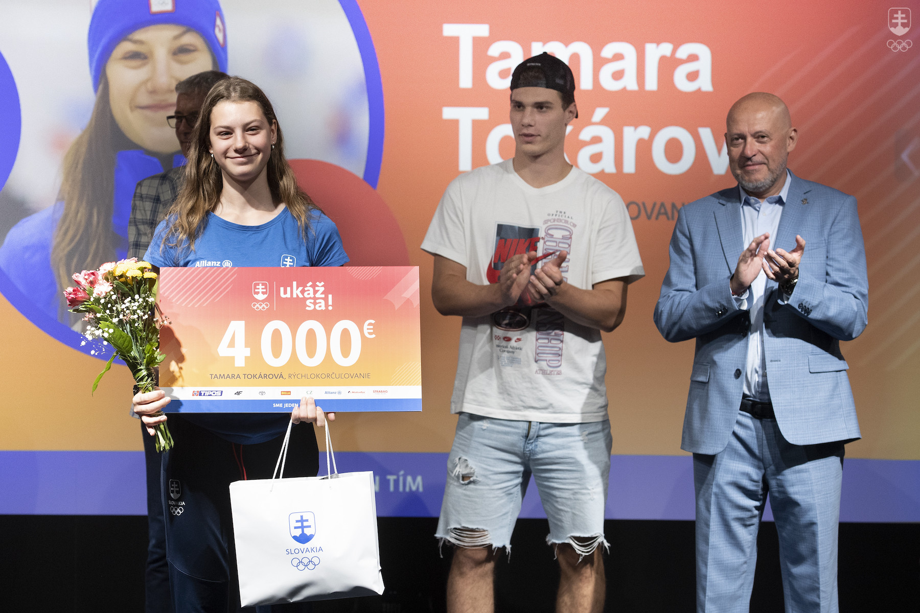 Tvárou projektu Ukáž sa!, ktorý v roku 2022 vyhrala šortrekárka Tamara Tokárová, bol hokejista Juraj Slafkovský. 